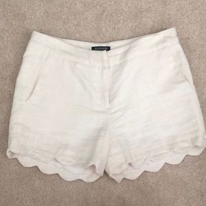 Adorable off white shorts, Size 6